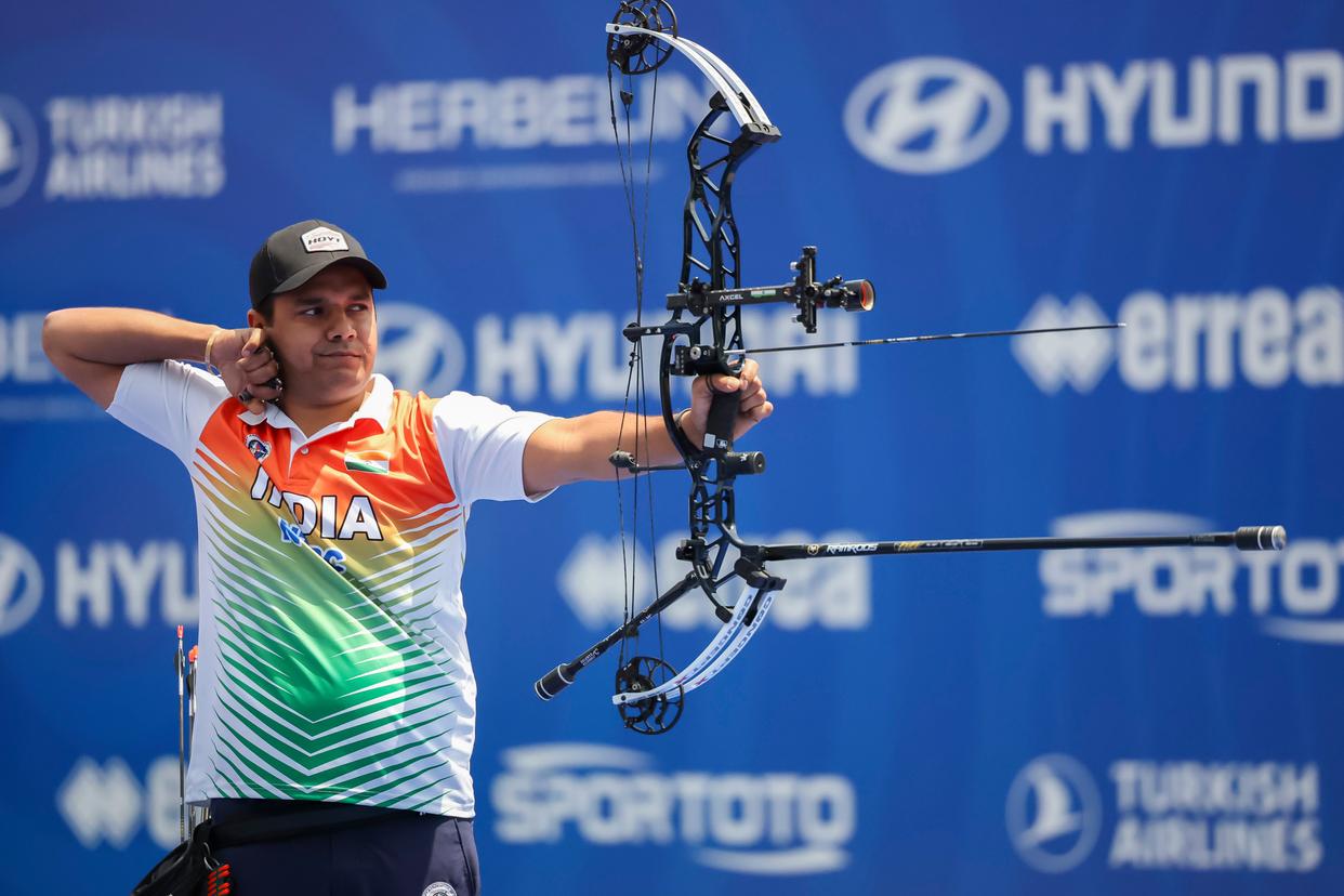 关于新西兰选手击败对手，荣获射箭男子团体金牌的信息