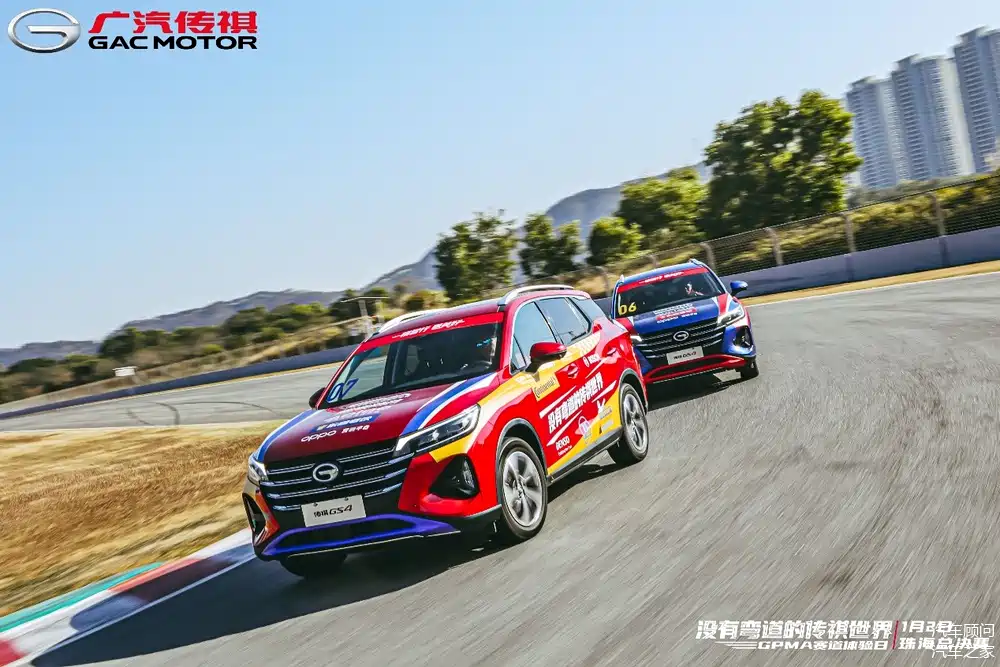 包含赛车总决赛即将打响，冠军归属成谜的词条