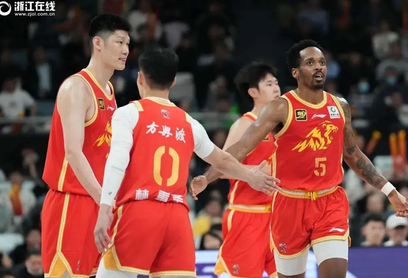 关于青岛队翻盘魔术,胡金秋关键制胜的信息 关于青岛队翻盘魔术,胡金秋关键制胜的信息