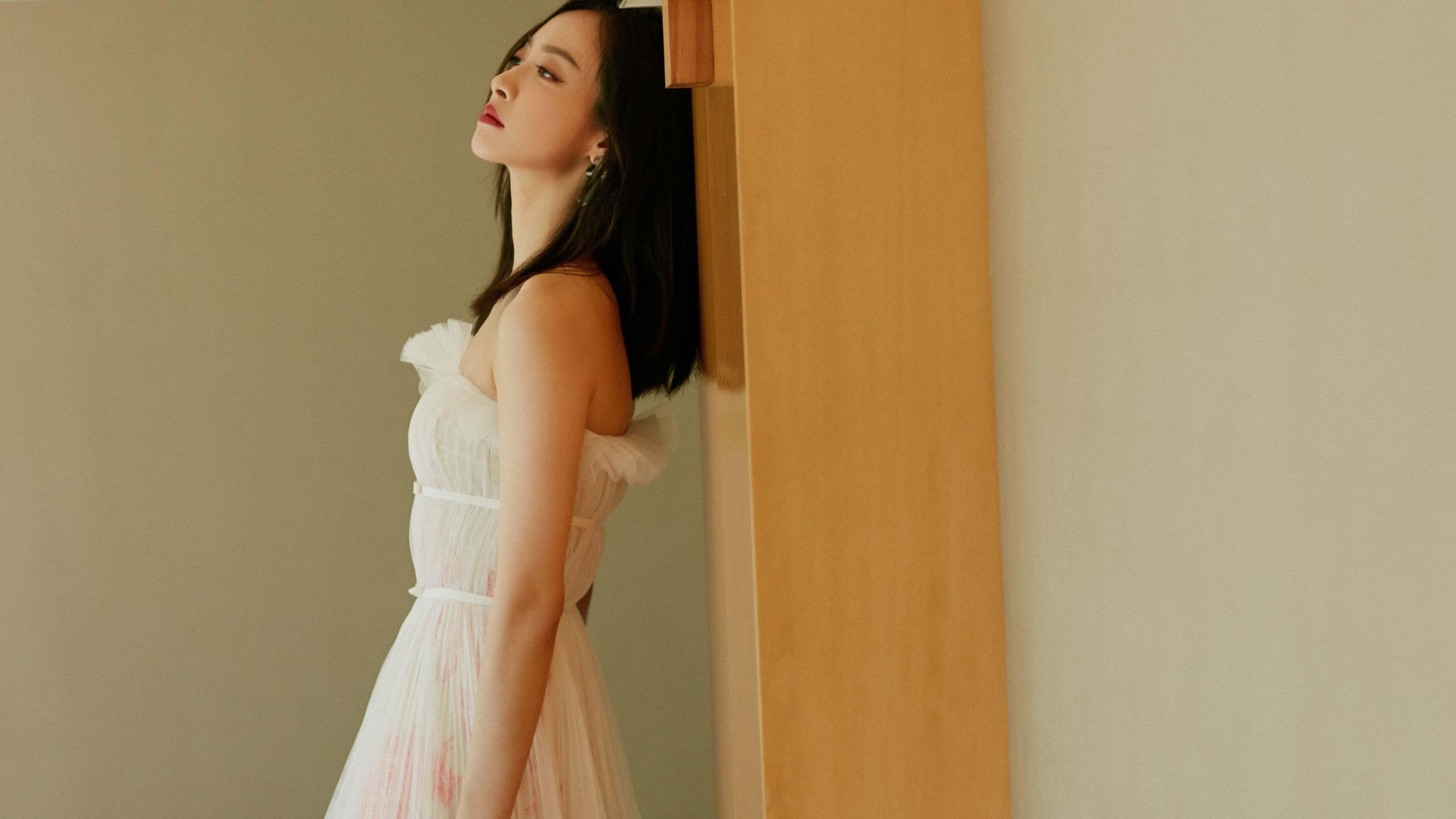 绿茵场与新月沃土，当英超争冠战遇见地缘博弈